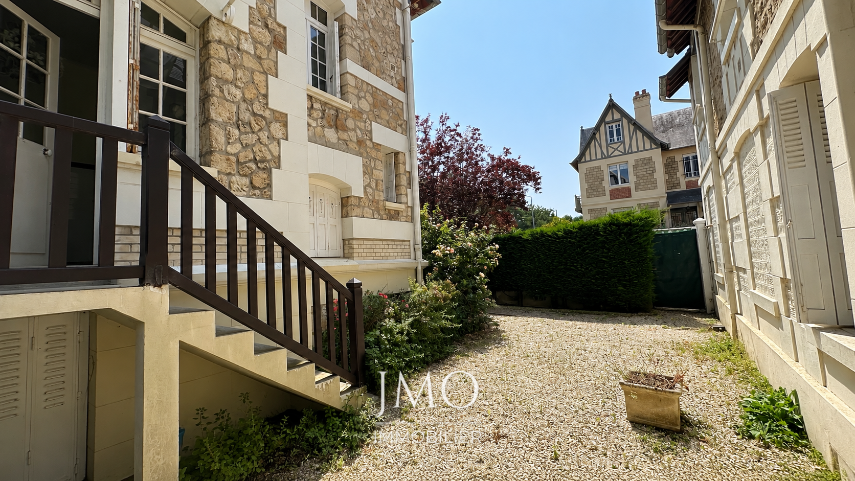 Villa & sa maison d’amis
